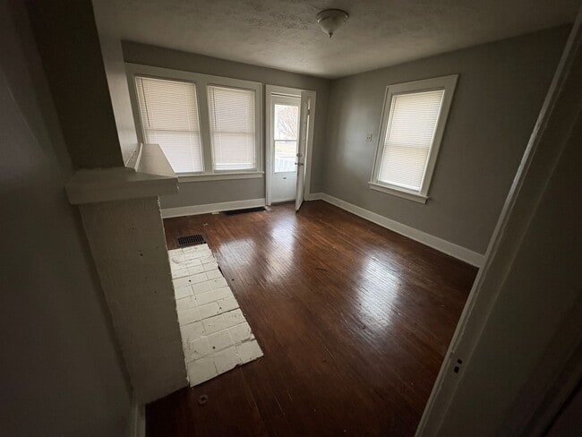 Building Photo - 180-182 North Powell Ave