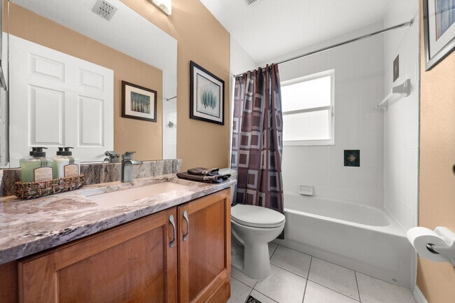 Building Photo - Charming 3 Bedroom 2 Bath Home - Sawgrass ...