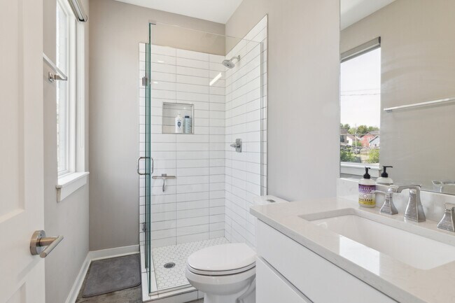 Building Photo - 1300 Lischey Ave