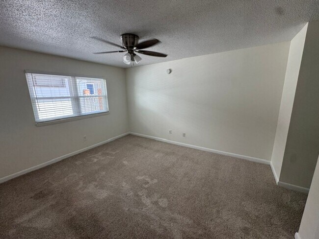 Building Photo - 180 SE Villas Ct