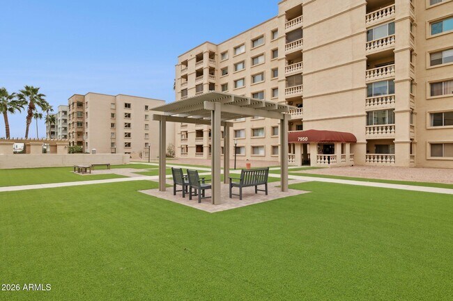 Building Photo - 7950 E Camelback Rd