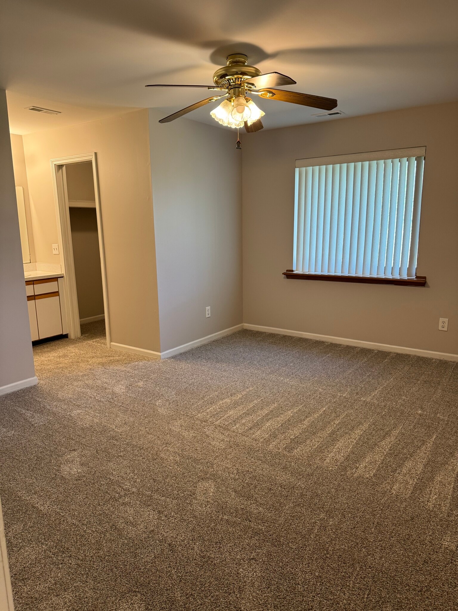 Building Photo - 84 Rosebud Ln
