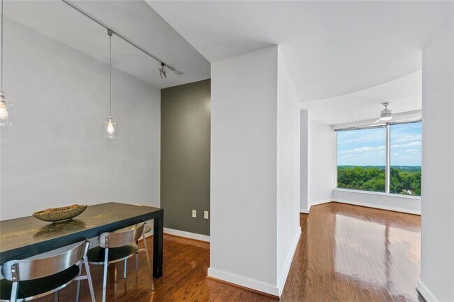 Building Photo - 3338 Peachtree Rd NE