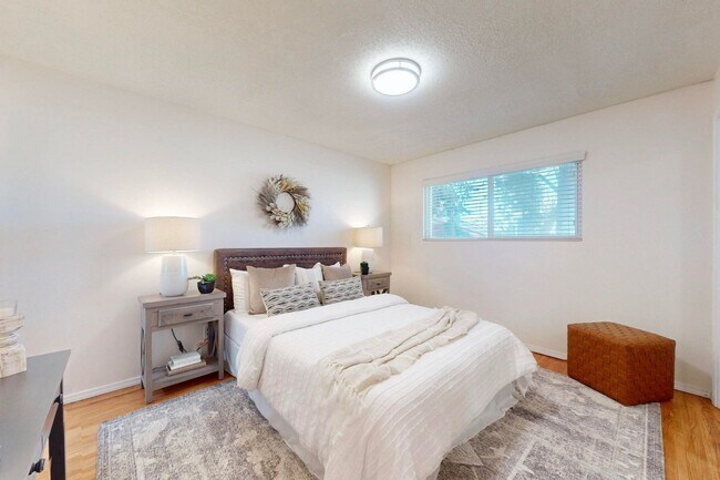 Building Photo - **Great Home** 3 Bed | 2 Bath | NE Heights | Quiet Neighborhood, Prime Location