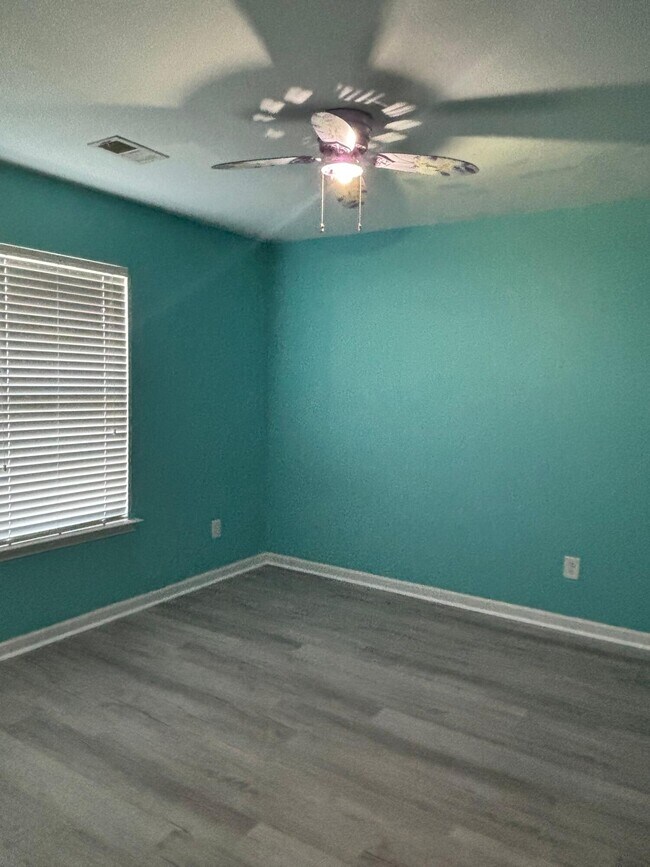 Building Photo - 1825 Polaris Dr