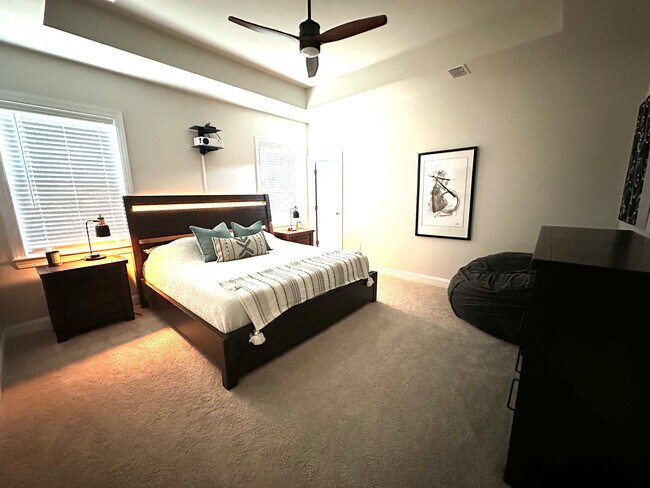 Building Photo - 489 Spring Hollow Dr