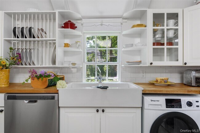 Building Photo - 95 E Broadway