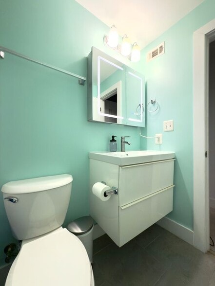 Building Photo - 749 Hamilton St