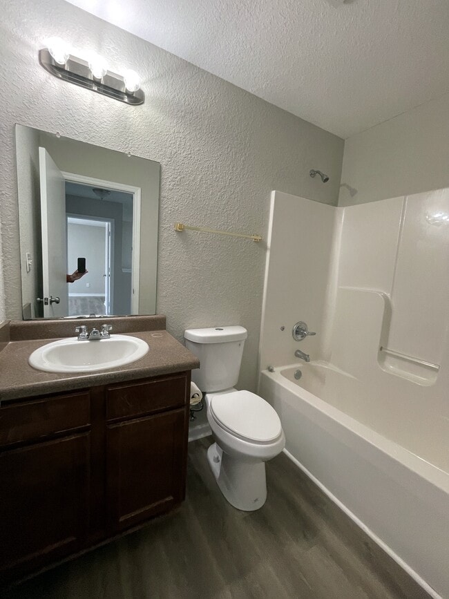 Building Photo - 228 Whitestone Dr NE
