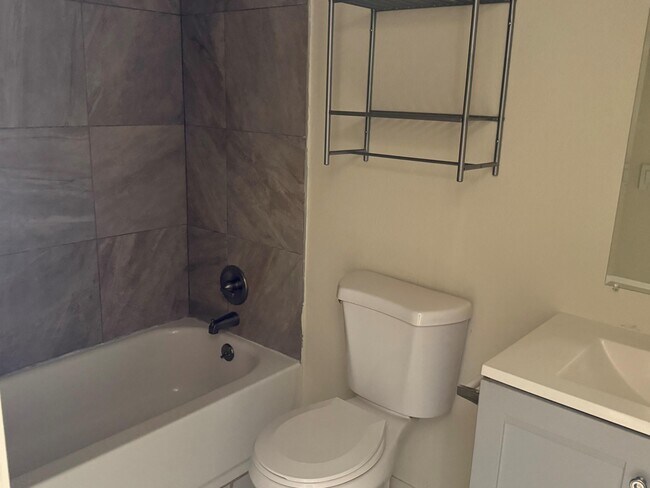 Building Photo - 54280 Avenida Vallejo
