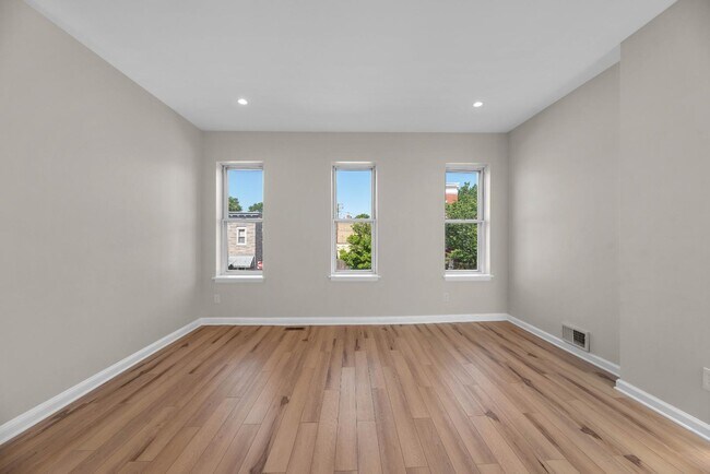 Building Photo - 121 N Patterson Park Ave