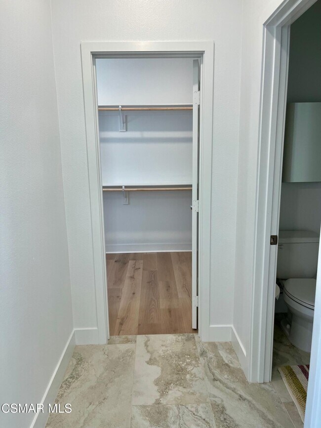 Building Photo - 779 Edward Scholle Dr