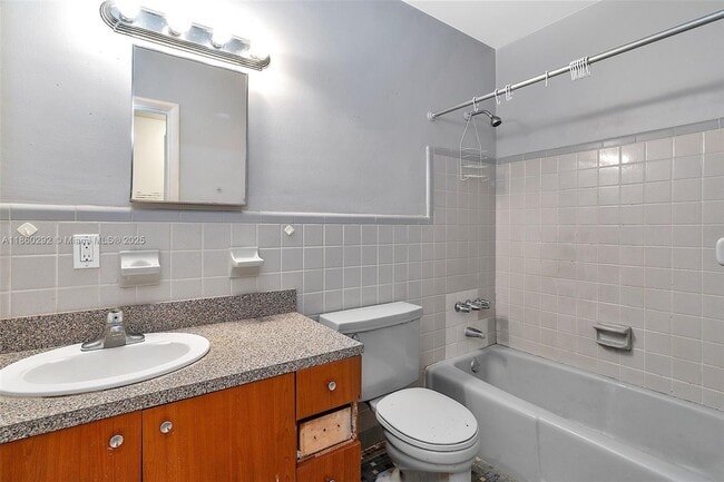 Building Photo - 318 Majorca Ave