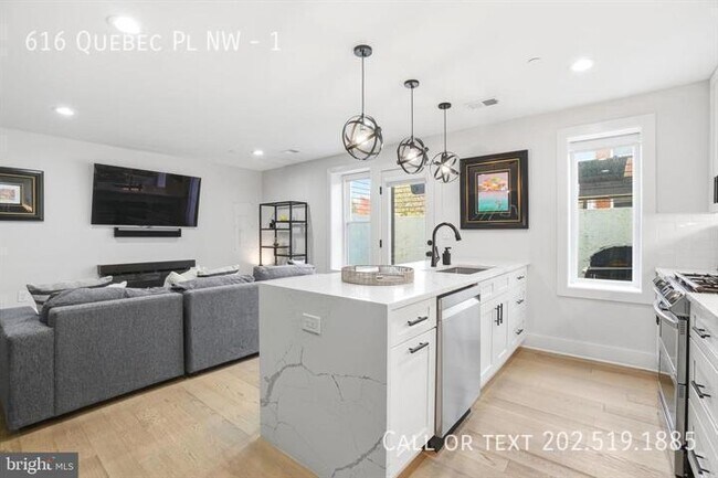 Building Photo - 616 Quebec Place NW