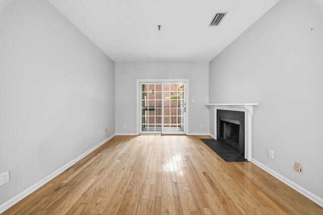 Building Photo - 300 Yarmouth St