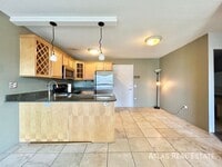 Building Photo - 909 Logan St