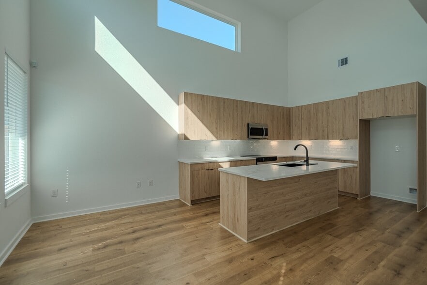 Building Photo - 5029 Van Fleet St