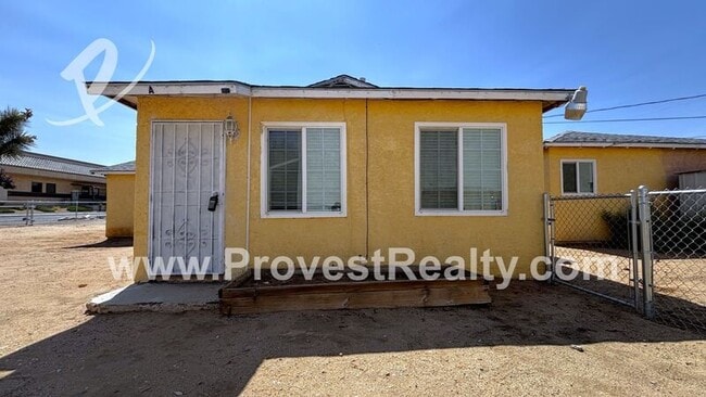 Primary Photo - 15990 Yucca St