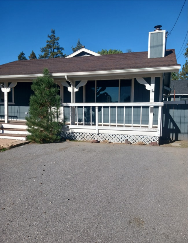 Building Photo - 1066 Paradise Way