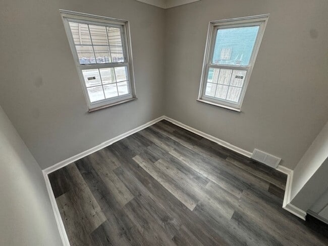 Building Photo - Four Bedrooms!