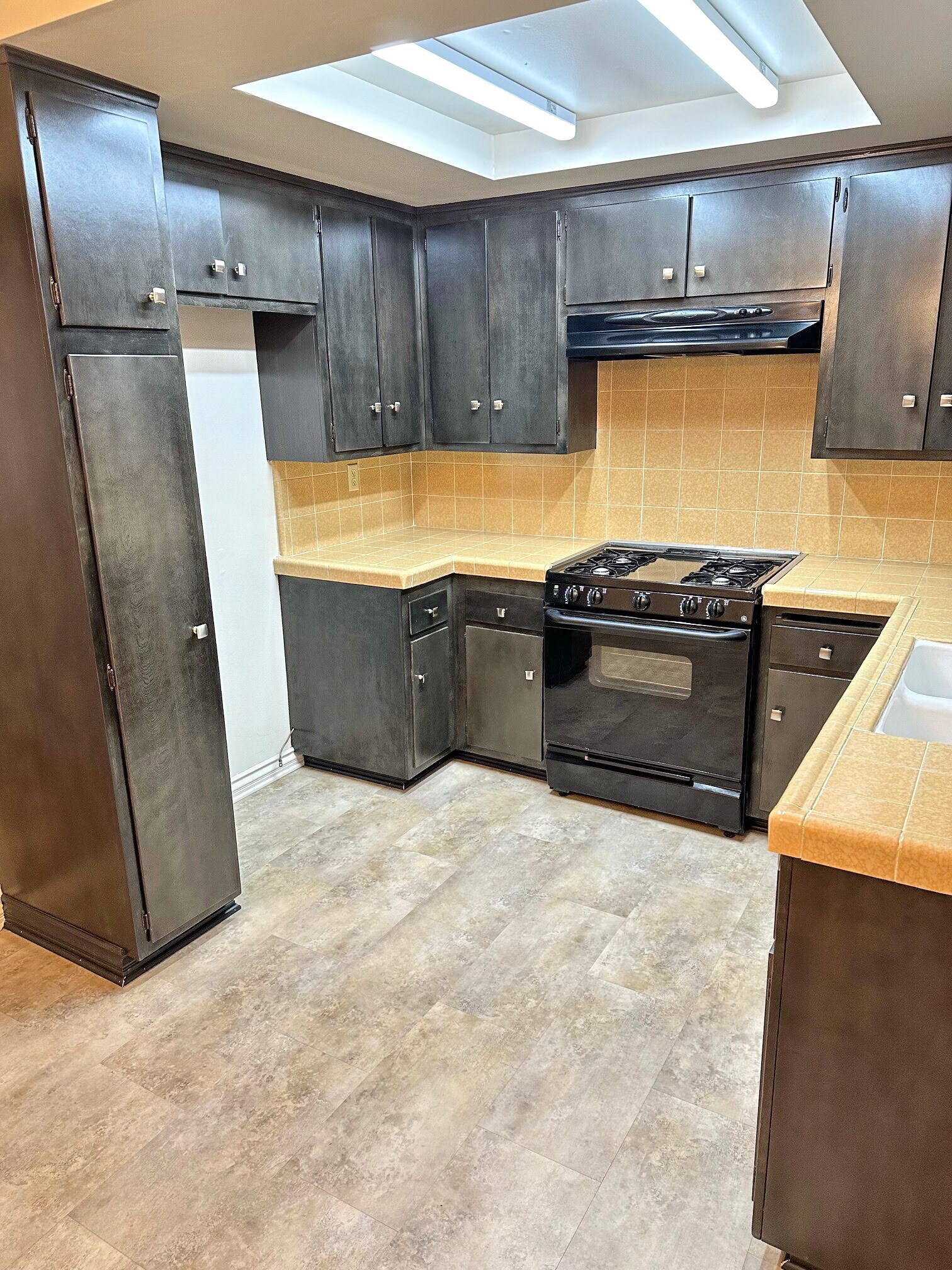 Kit - 961 W 18th St