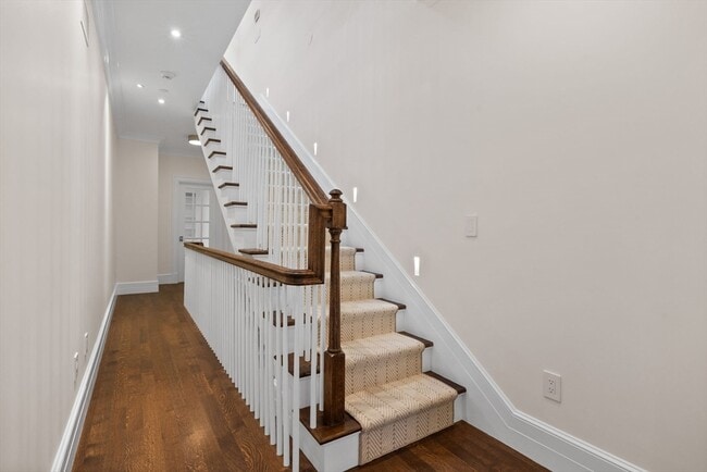 Building Photo - 2 Byron St