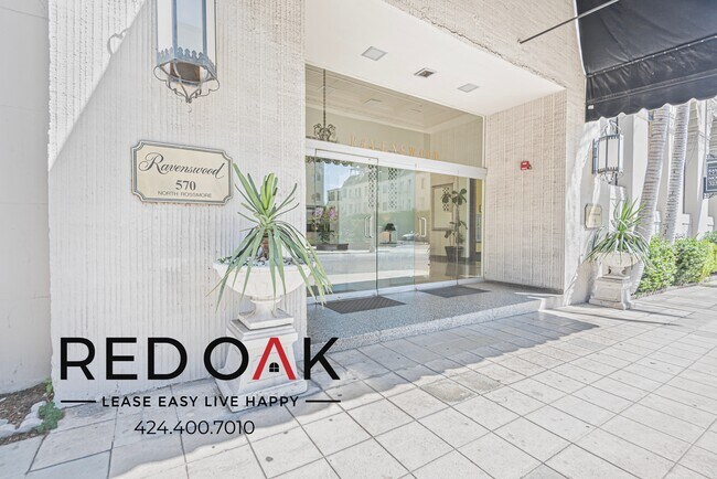 Building Photo - 570 N Rossmore Ave