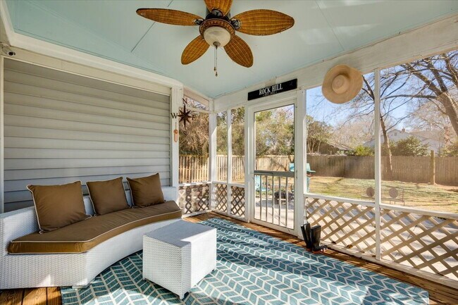 Building Photo - Fully furnished with all essentials