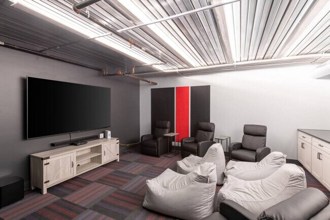 Building Photo - 1009 W Juneau Ave