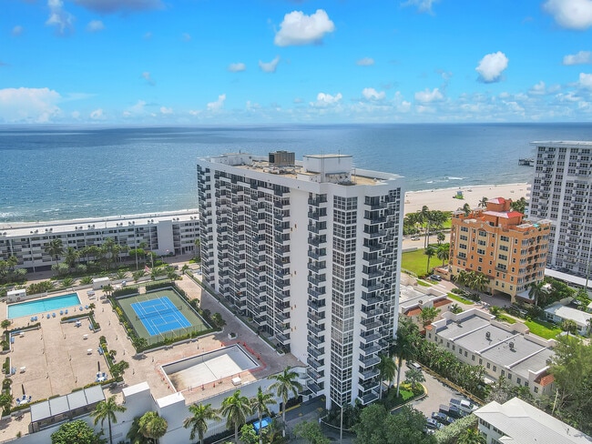 Building Photo - 525 N Ocean Blvd