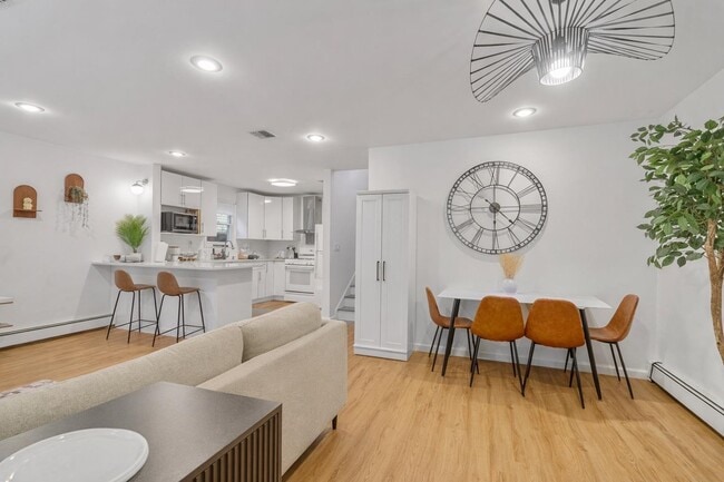 Building Photo - 515 44th St