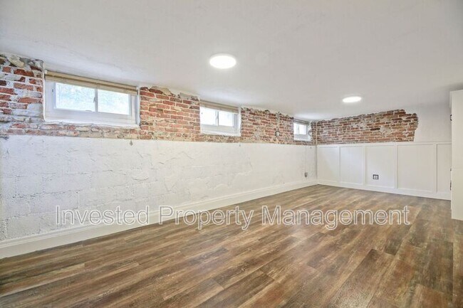 Building Photo - 1640 S Marion St