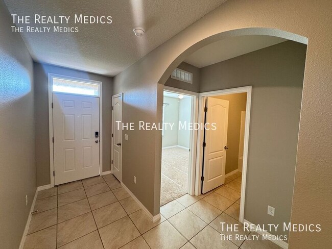Building Photo - 404 Tanglewood Dr