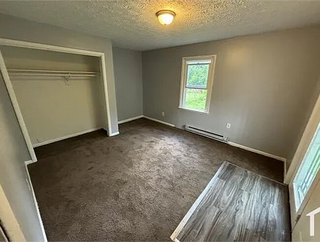 Building Photo - Newly Remodeled 4bed/1 bath Total Electric Home