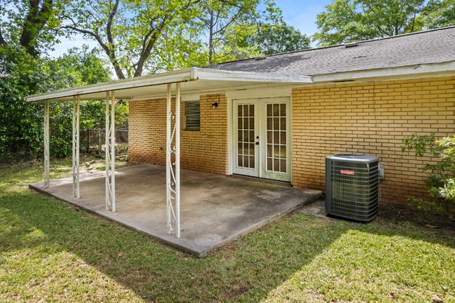 Building Photo - 124 Briarwood Dr