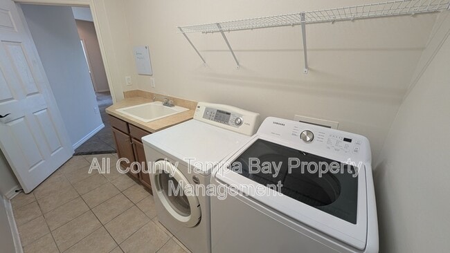 Building Photo - 17449 New Cross Cir