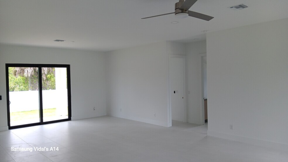 Building Photo - 155 Flanders St