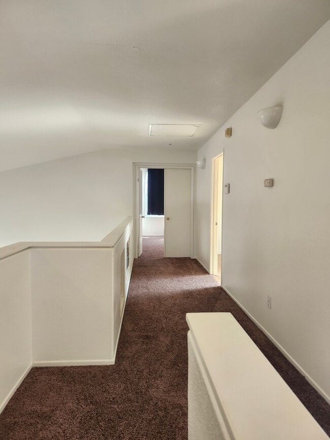 Building Photo - Spacious 4-Bedroom Home in a Prime Location