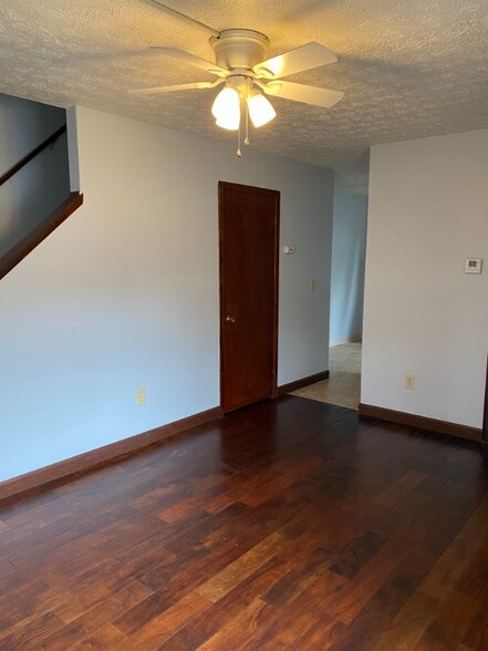 Building Photo - 136 W Pacemont Rd