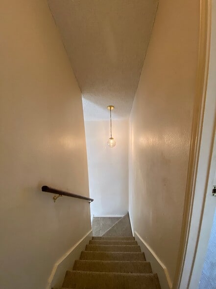 Building Photo - 805 Greenridge Dr