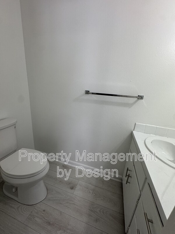 Building Photo - 1039 5th St