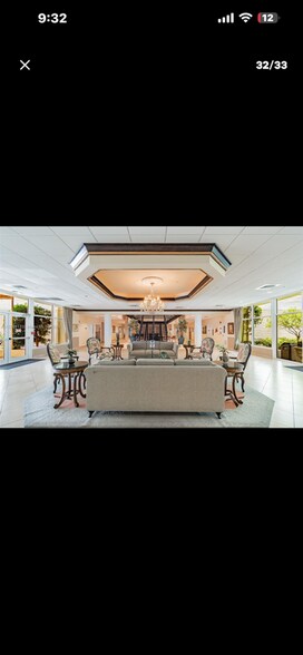 Building Photo - 2300 NE 1st Ln