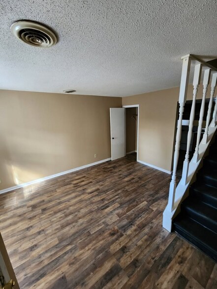 Building Photo - 828 Tanner St