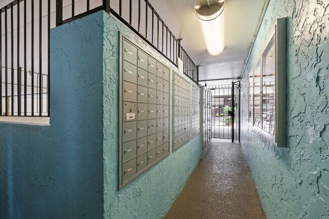 Building Photo - 2092 Kuhio Ave #906