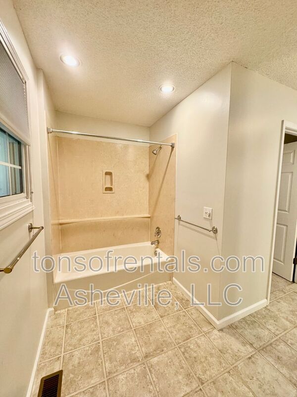 Building Photo - 200 Turkey Pine Ct