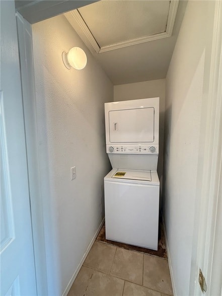 Building Photo - 2151 Skyler Dr