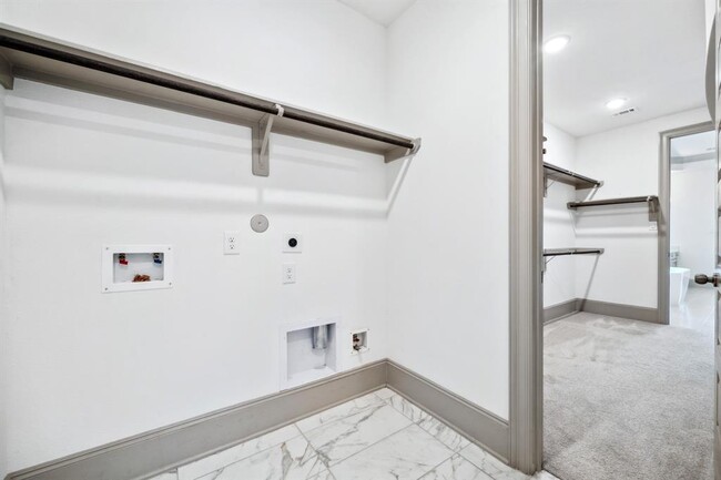 Building Photo - 2122 Mallow Ln