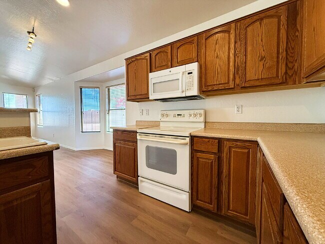 Building Photo - Beautiful Goodyear Home in Centerra – Spacious, Stylish & Move-In Ready!