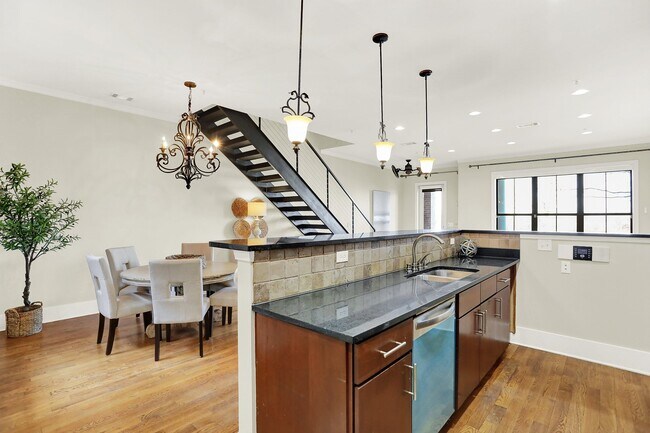 Building Photo - 358 Island Dr