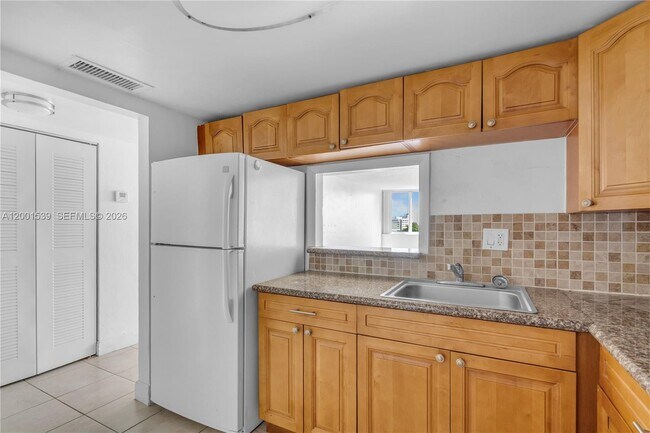 Building Photo - 9143 SW 77th Ave